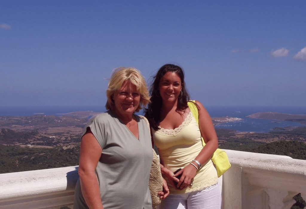 Picture of teen Johanna & mother in Spain